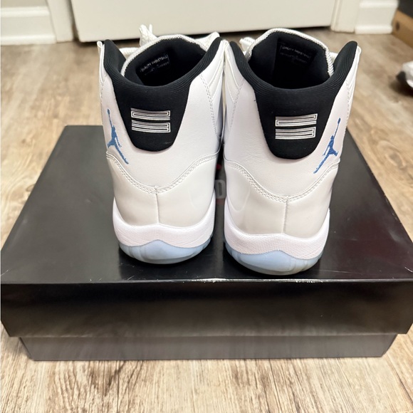 Jordan 11 Retro - Picture 3 of 4